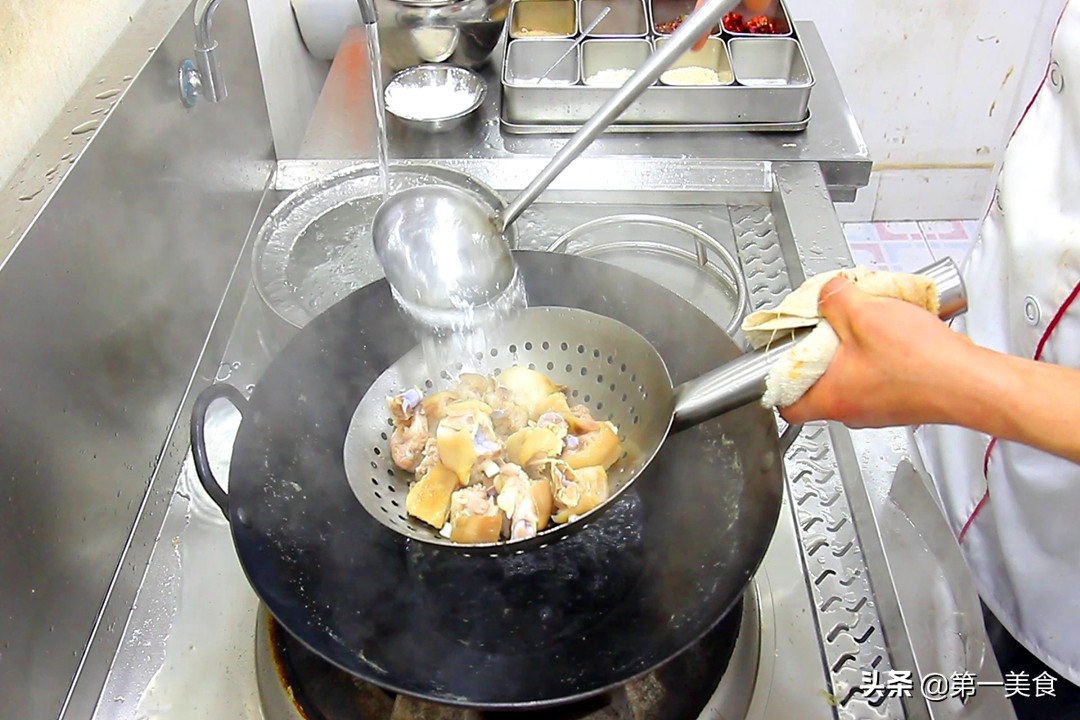 电高压锅炖猪蹄水需要没过猪蹄吗,炖猪蹄怎么不烧干