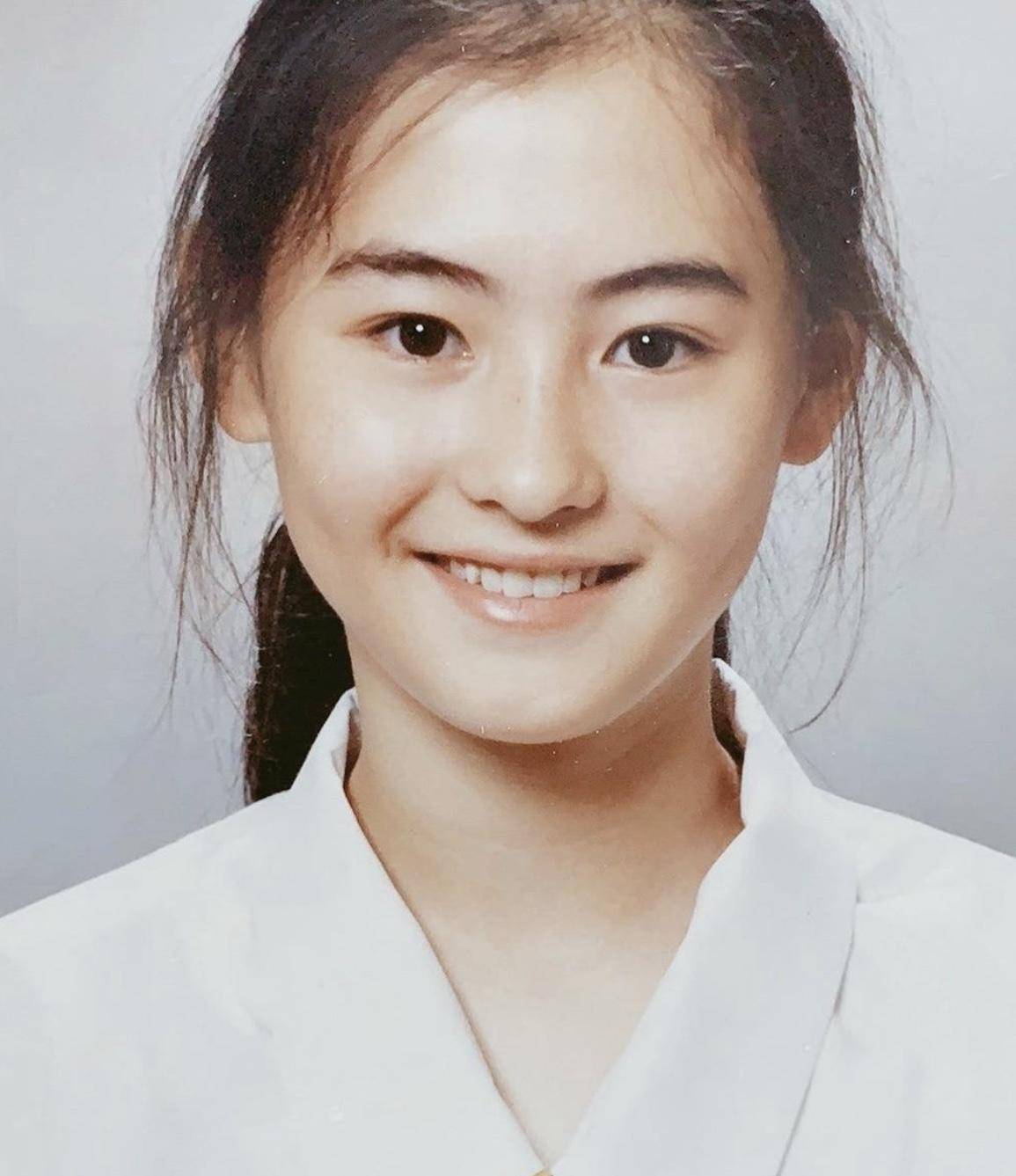 曝张柏芝被赶下飞机,张柏芝一家五口被赶下飞机