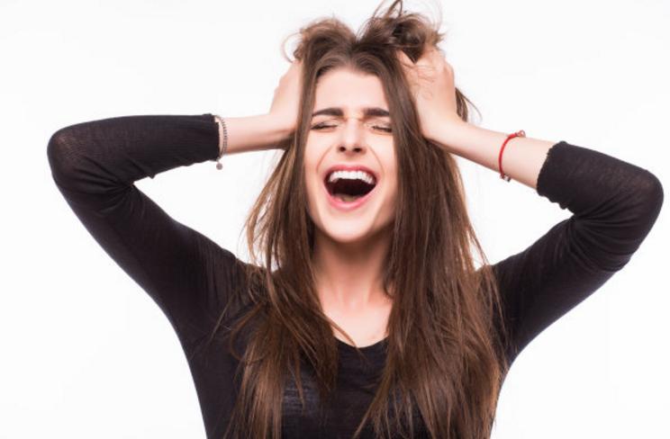 王俊凯表演突然晕倒,王俊凯跨年晕倒