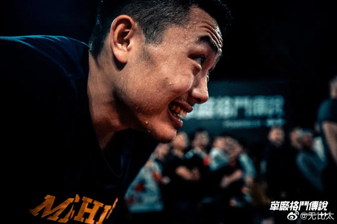 kiwi巅峰扣篮,一身肌肉打篮球