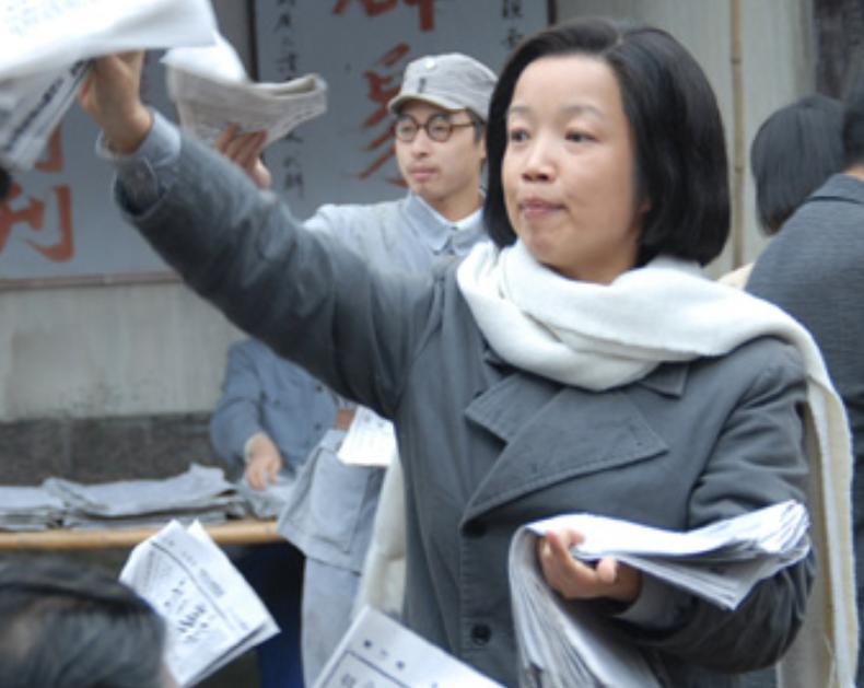 从央视主持人，到23年只饰演周总理夫人，黄薇因4次意外改变命运