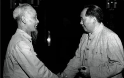 1976毛主席逝世后，世界百国举行吊唁，埃塞举行10万人*行游**