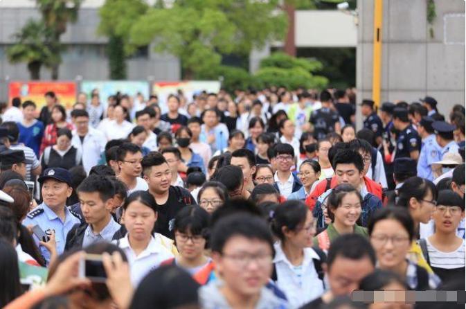 选调生作为通向公务员的重要途径,选调生是公务员最好的途径