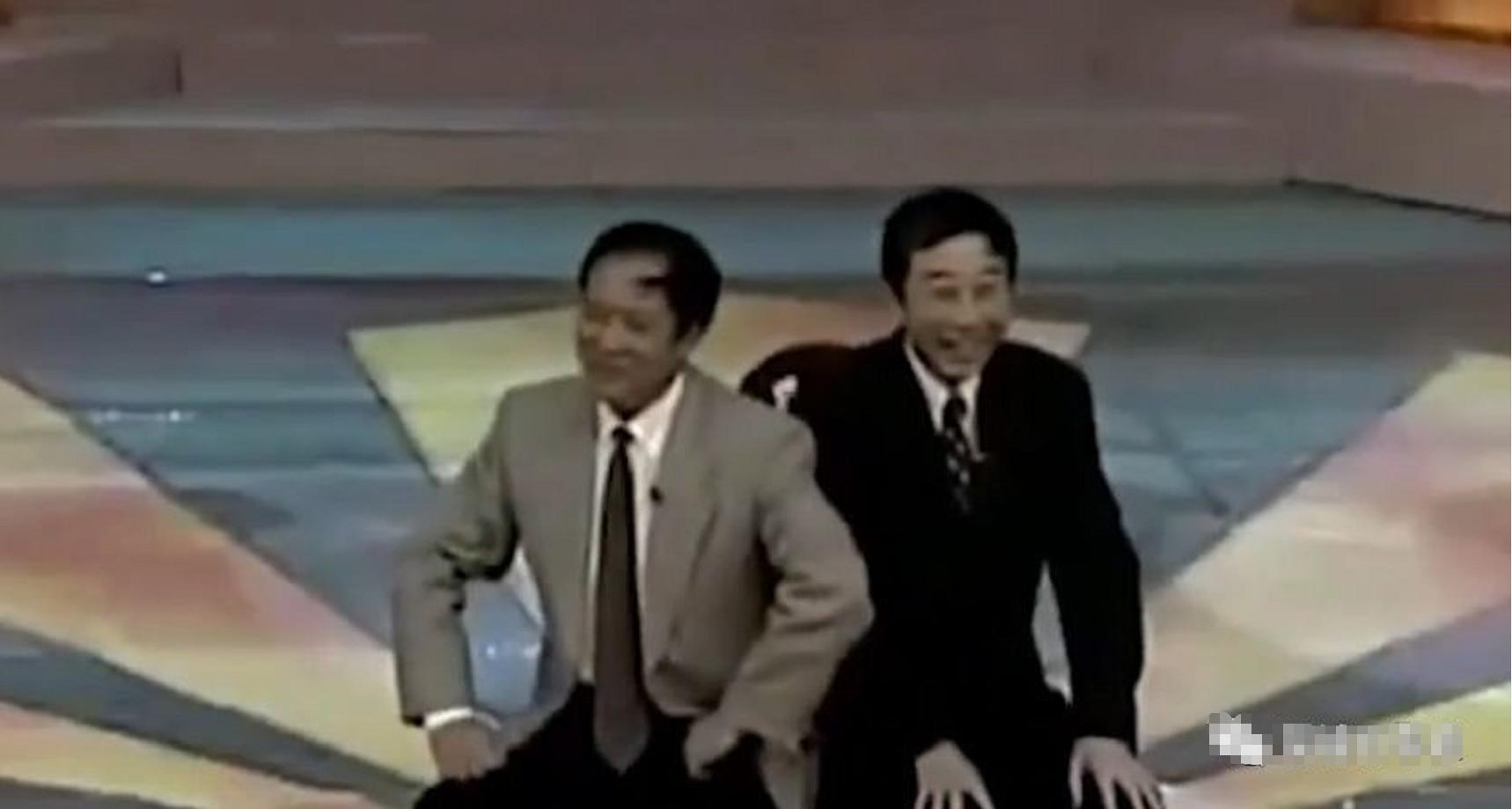 冯巩搭档牛群:被质疑贪污,64岁节目中晕倒,这些年他有多惨?