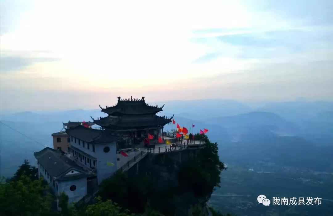 我叫成县，这是我2019年的自拍照~