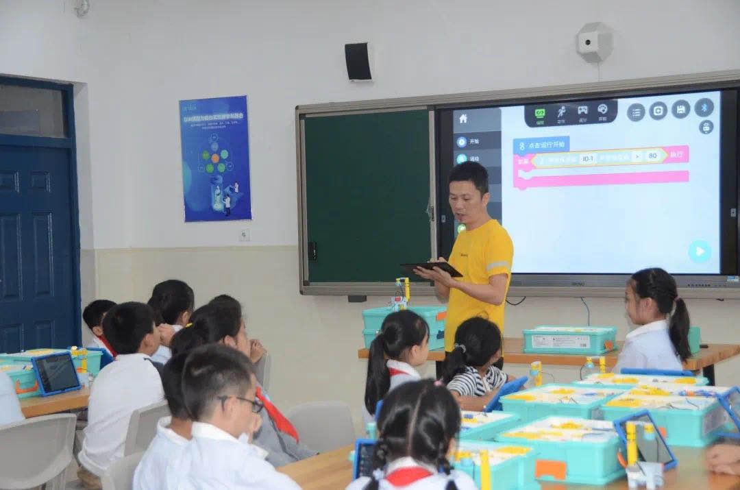 人工智能课程走进崇贤一小