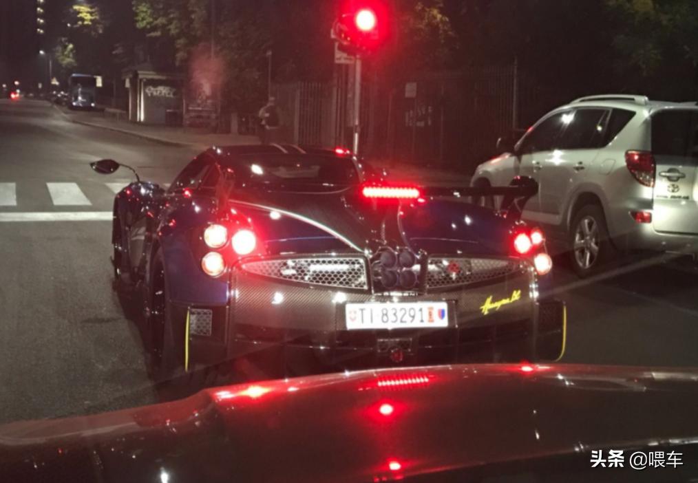 张康阳的帕加尼，全球20台，挂瑞士车牌，26岁就开上了