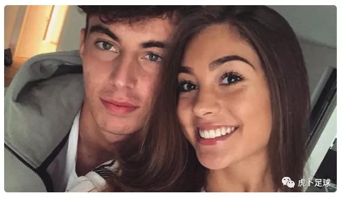 足球球员与球迷的暖情时刻,足球运动员与球迷的暖心时刻