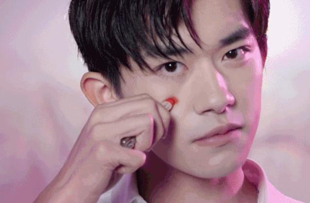 明星代言化妆品到底咋样,明星代言化妆品为什么不抹脸上