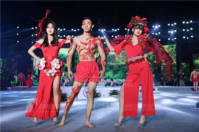 瑗胯埅澶у,鍥涘窛瑗胯埅澶у