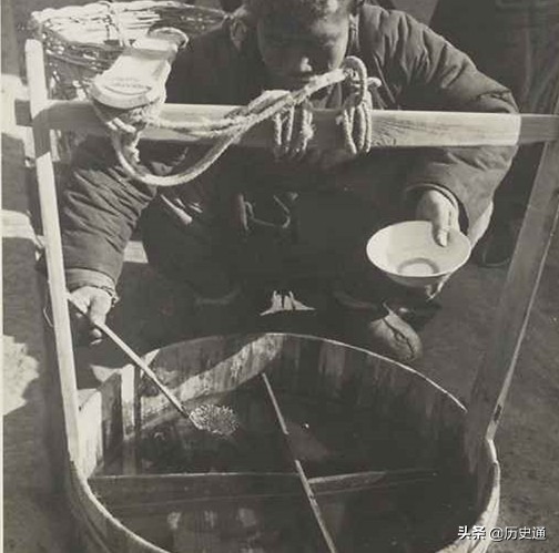 传奇故事老人为救小孩被杀,故事老人讹人整得他全家家破人亡