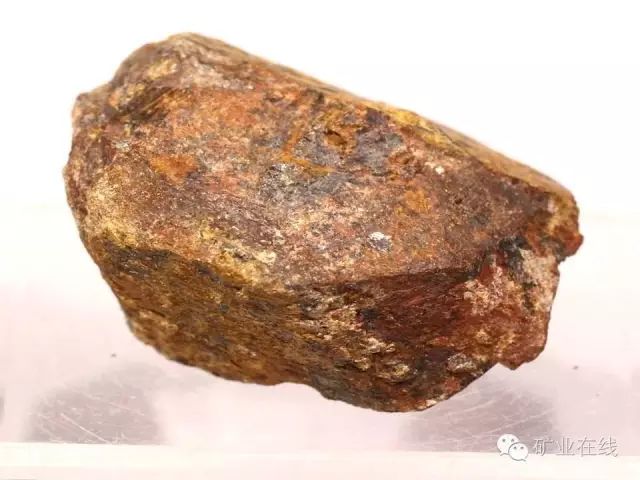 常见的矿物岩石有哪些,4种最常见于岩石里的矿物