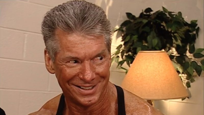 wwe惹怒主持人被主持人暴打,wwe史上最大丑闻