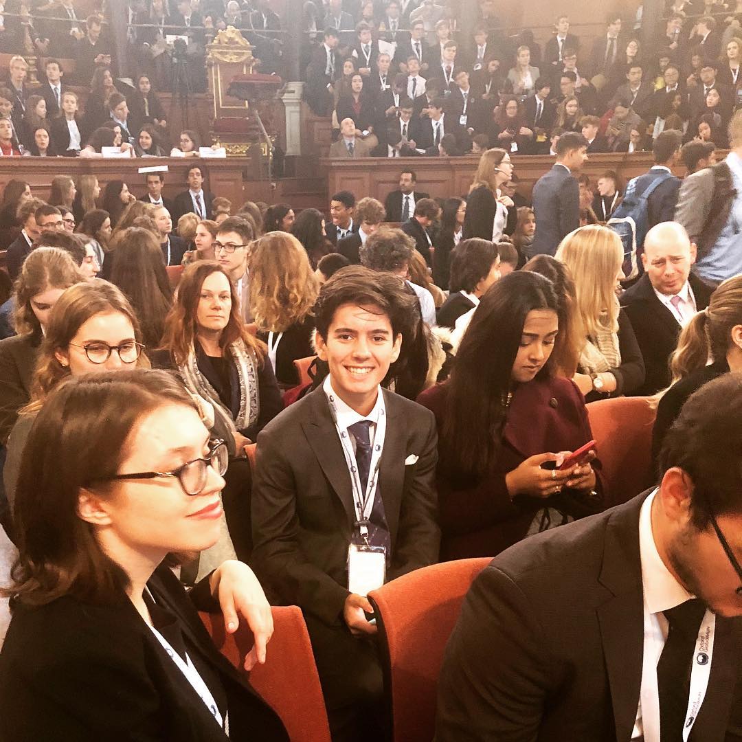 14岁成为英国最小CEO，客户覆盖全球，他的颜值和衣品还不输模特