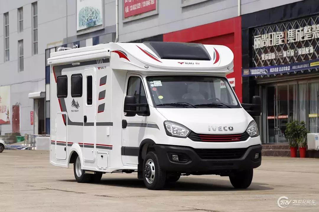 飞翔小额头自动挡房车,小额头依维柯房车c型房车