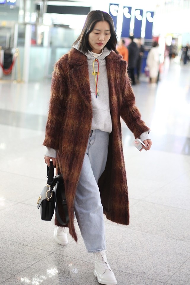 刘雯身高178的脚42码,刘雯的逆天长腿