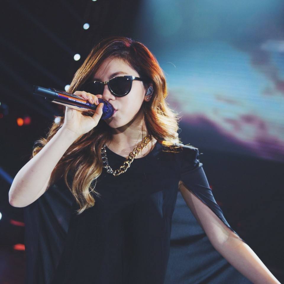 怎么唱歌嗓子不累唱歌有啥技巧,唱歌总是挤嗓子