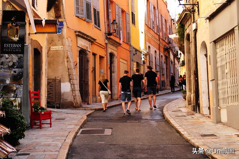 感受法国浪漫的东方韵小镇,邂逅法国最美小镇