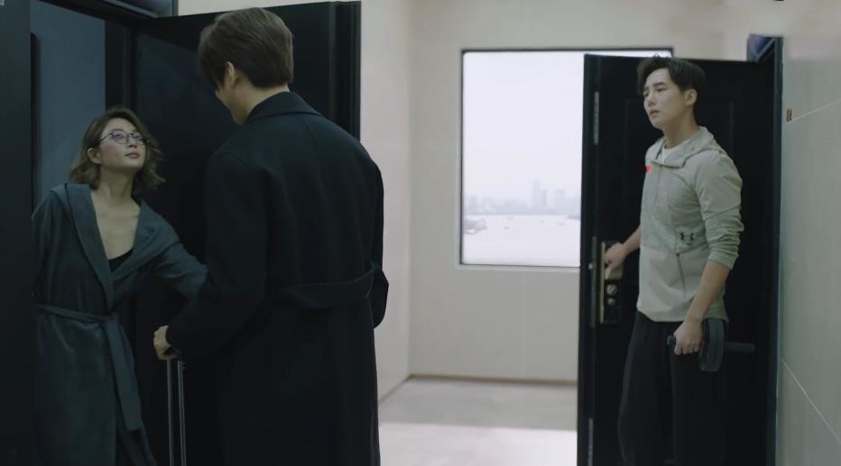 正青春林睿金小贝第一次酒吧见面,正青春林睿拧金小贝进屋是多少集