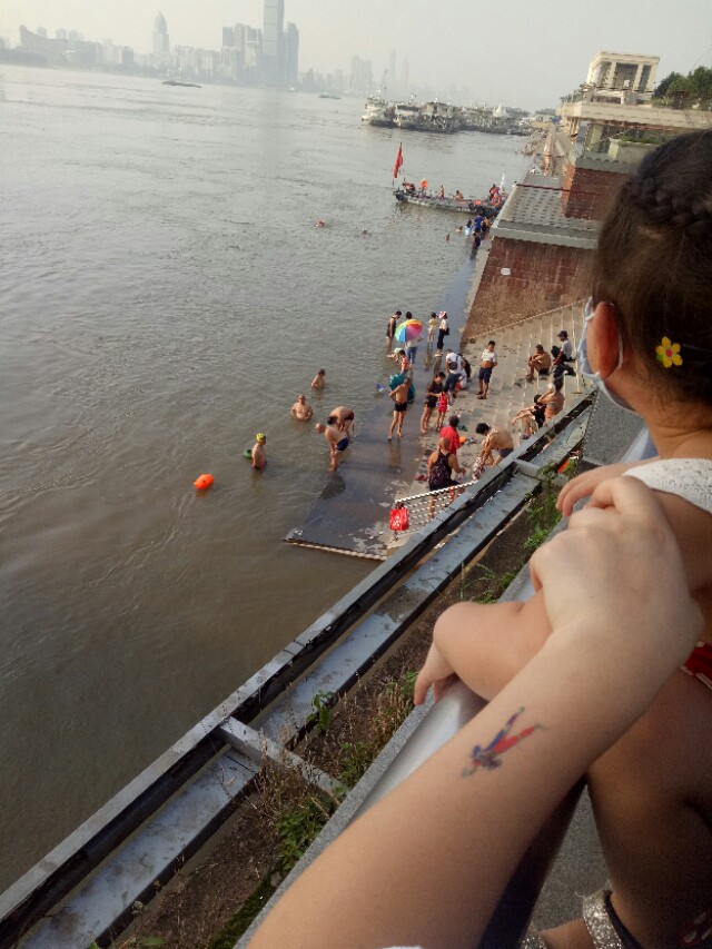 带着小姐姐游武汉,北京小姐姐五一游玩武汉