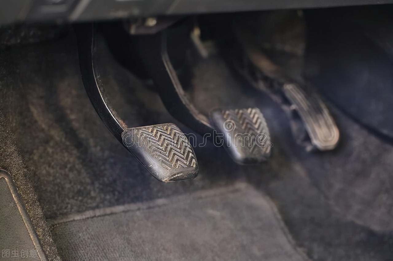 为什么倒车总摆不正车身,倒车车摆不正怎么办