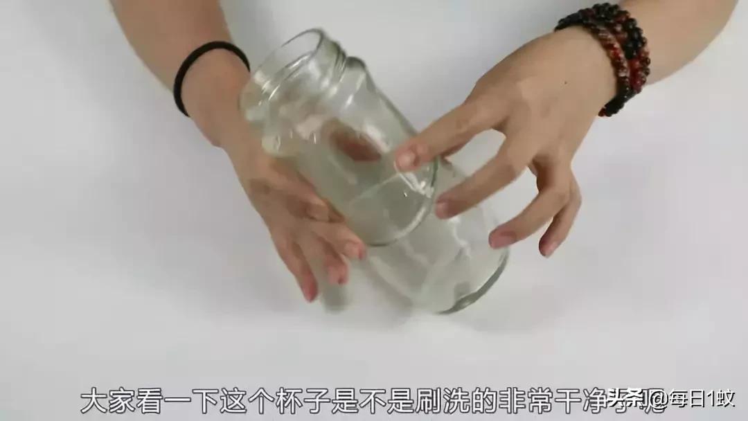 如何清洗杯子才能让杯子洗得更亮,清洗杯子底部够不着小妙招