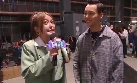 尖叫之夜女主持患甲亢，身材发胖眼睛突出画面骇人，却仍坚持工作