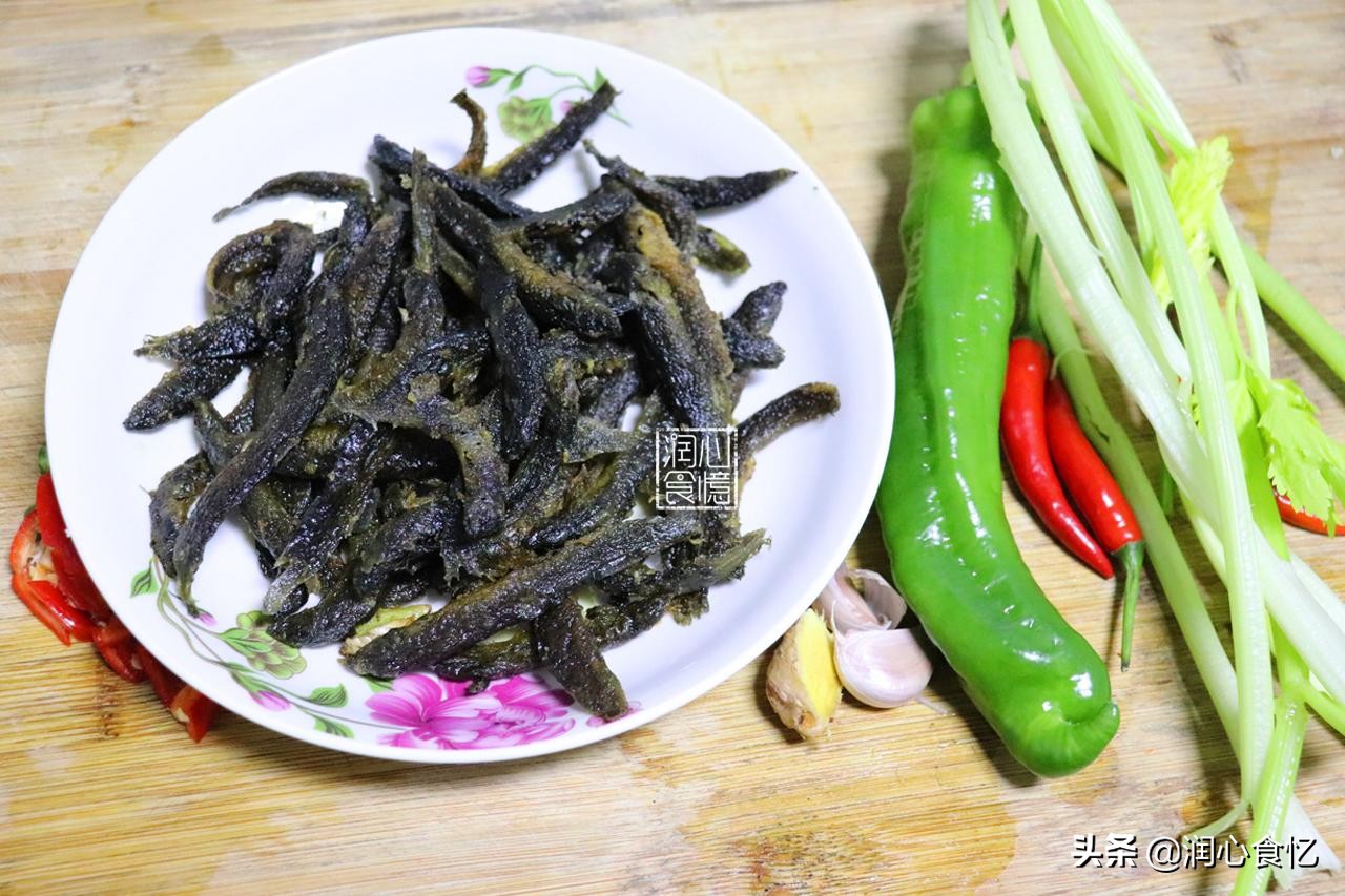 活跃于稀泥田里,乡下小孩都抓过!吃了健脾益肾,很多人不敢吃