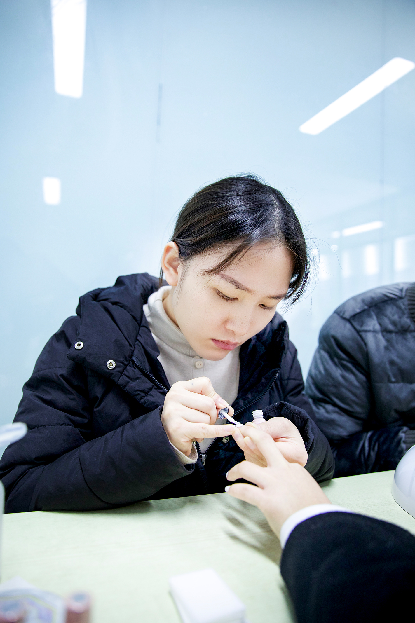 为什么学了美甲的人不想做美甲,为什么后悔学美发