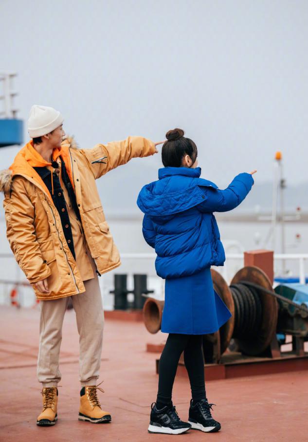 杨钰莹穿羽绒服的照片,杨钰莹穿搭夏天气质套装