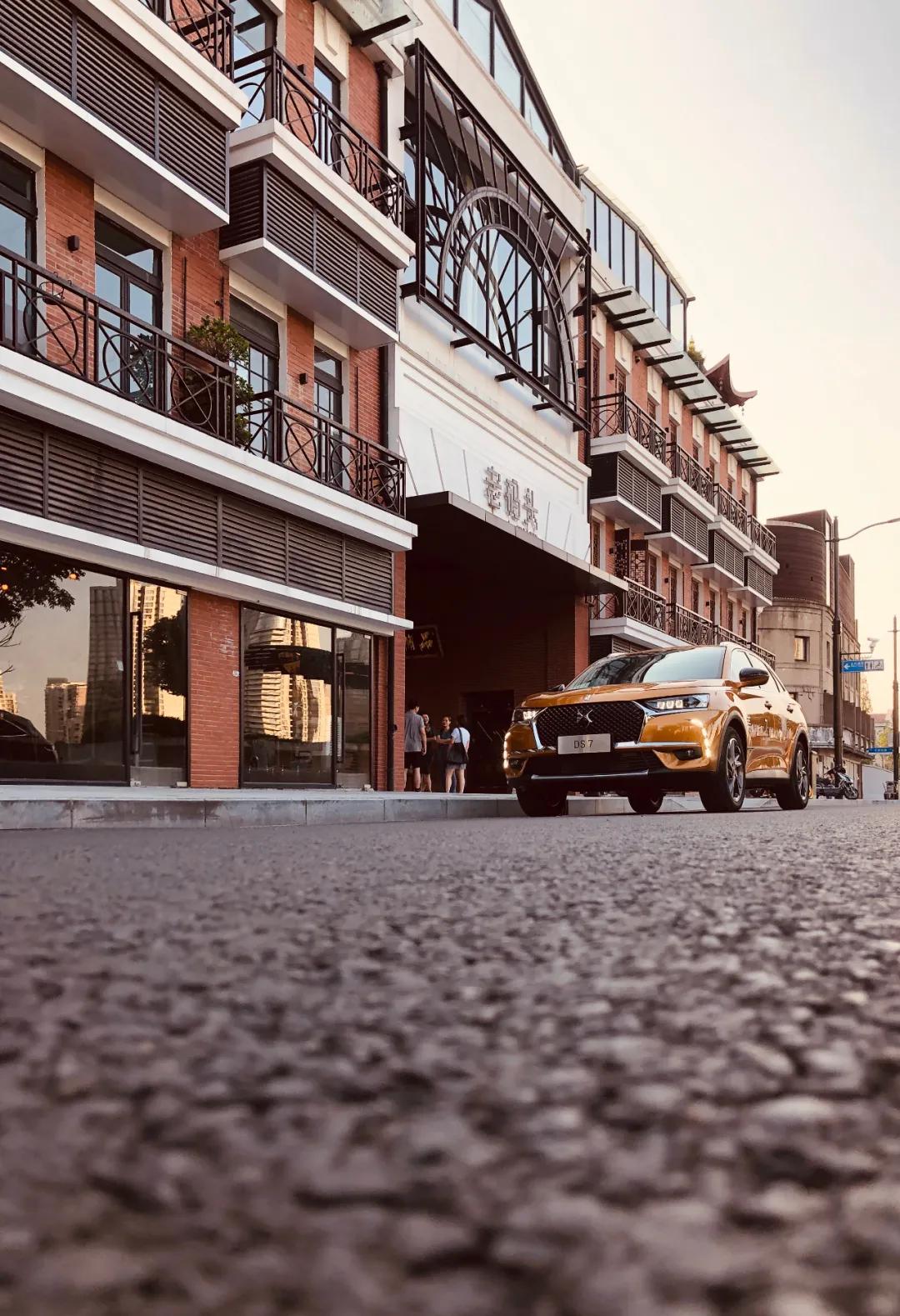 解锁小马路丨与来自时尚之都的DS7，望尽承载百年历史的外马路