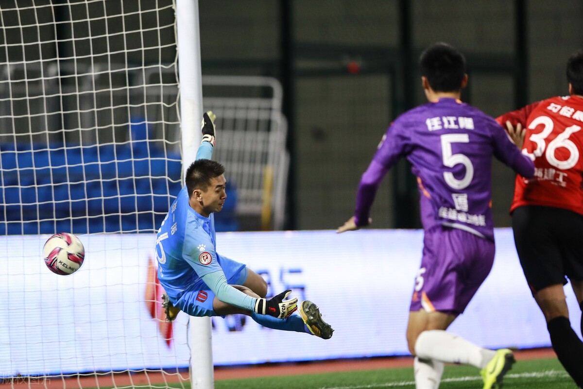 张一诺丢球,张一诺还在踢球吗