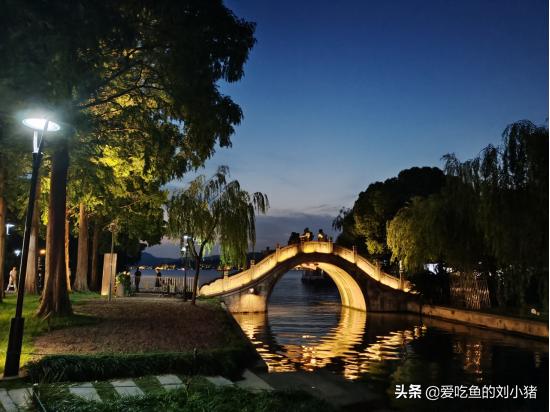 南方景色巅峰!饱含人间风雅的西湖到底有多美?