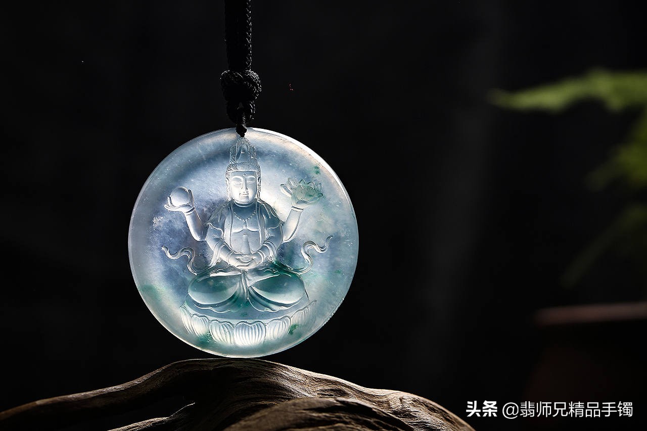 为什么观音菩萨是女相,观音菩萨男的为什么会变成女的