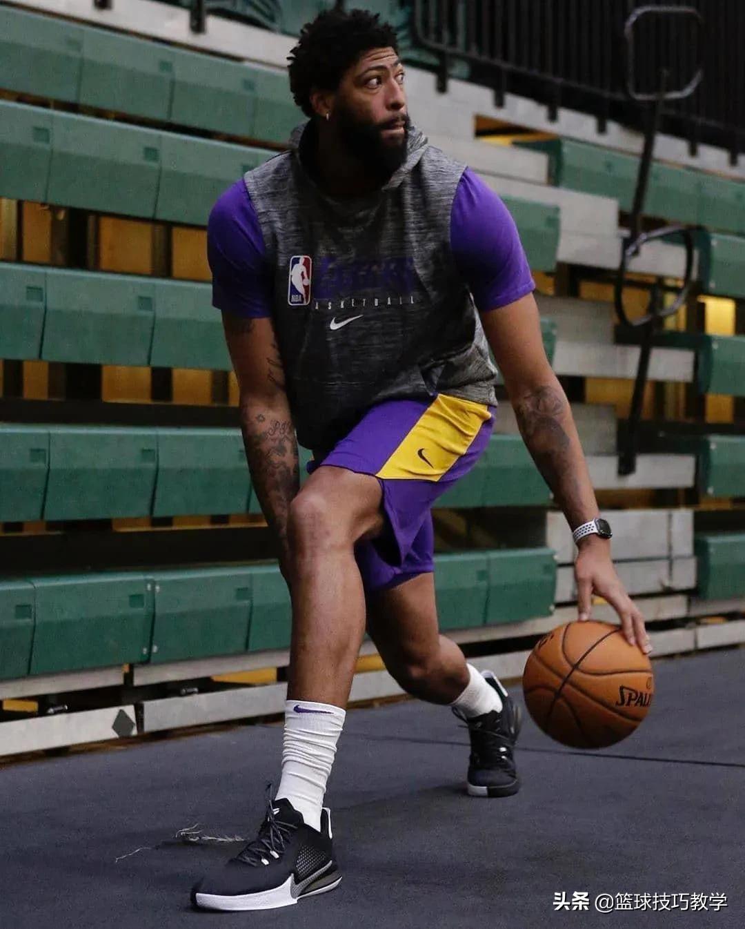 威少篮球鞋多少钱一双,威少球鞋哪代性价比高