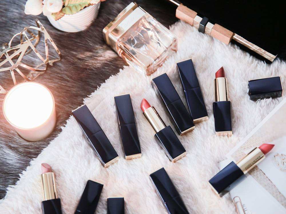 肖战亲选口红,肖战代言雅诗兰黛口红试色