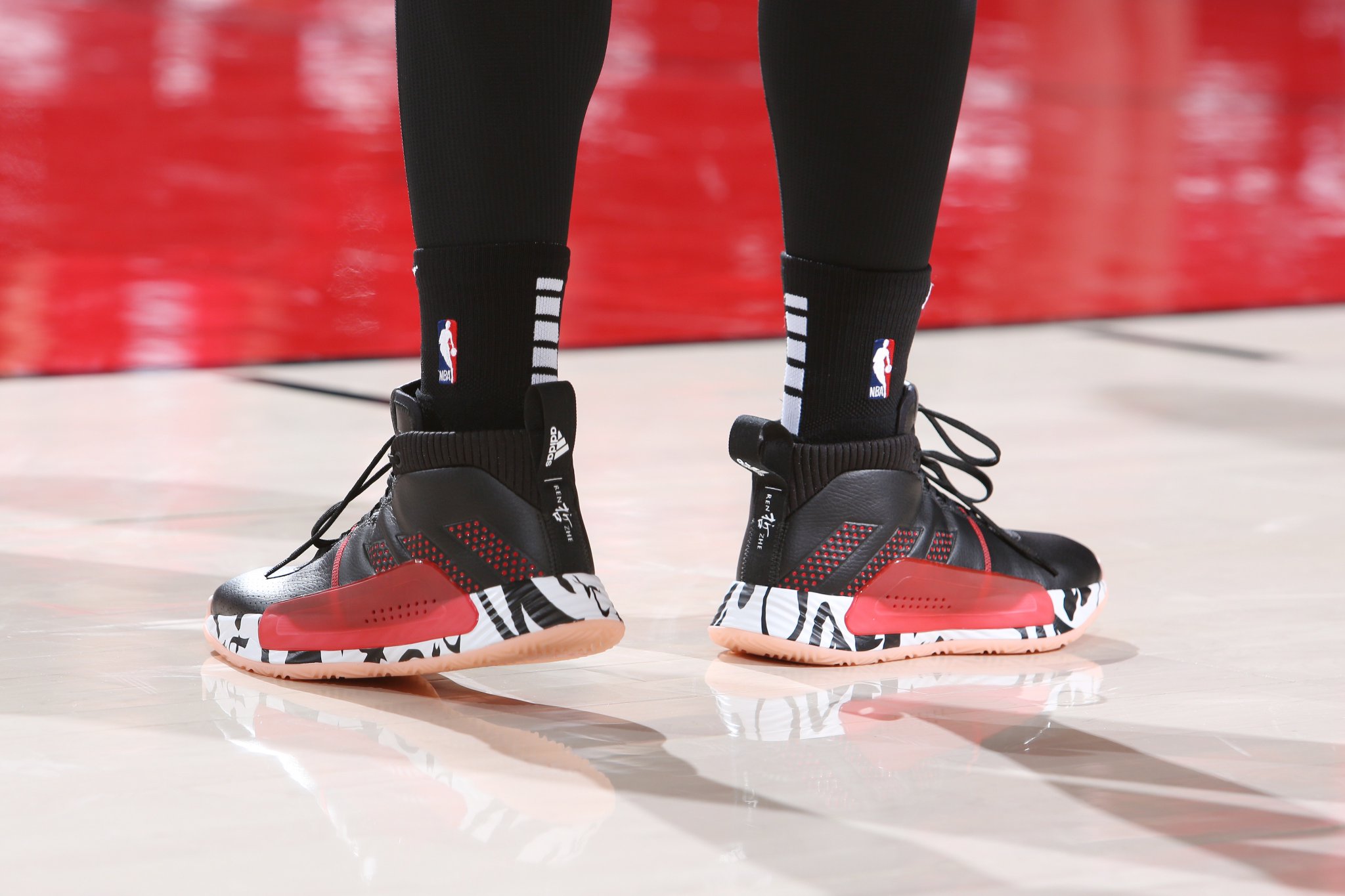 韦德的最新战靴,盘点nba上脚球鞋欧文