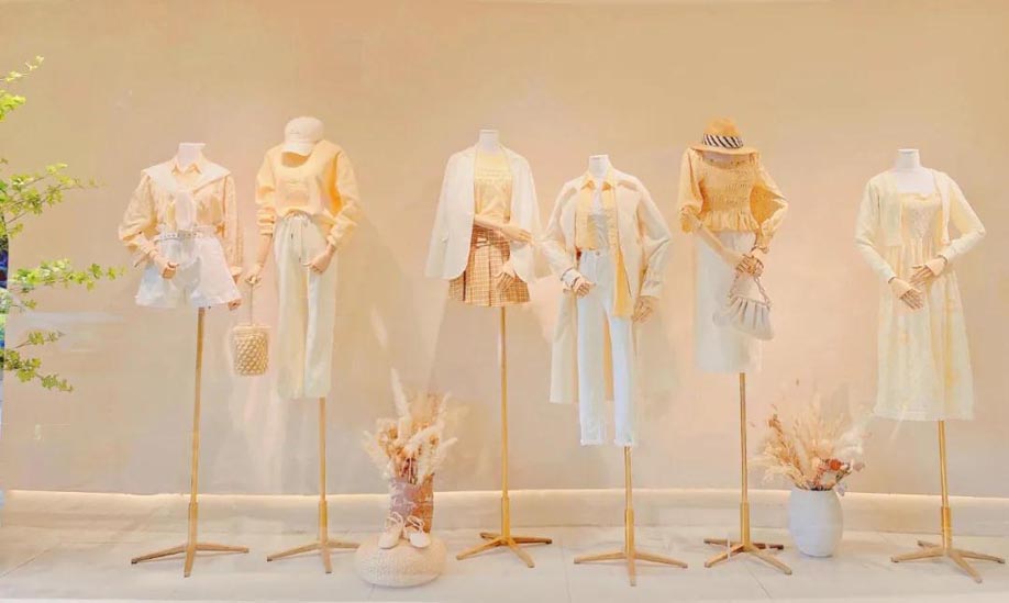 假模特服装陈列,服装展厅假模特陈列