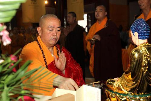 少林寺方丈释永信身家百亿图片,嵩山少林寺方丈释永信年收入多少