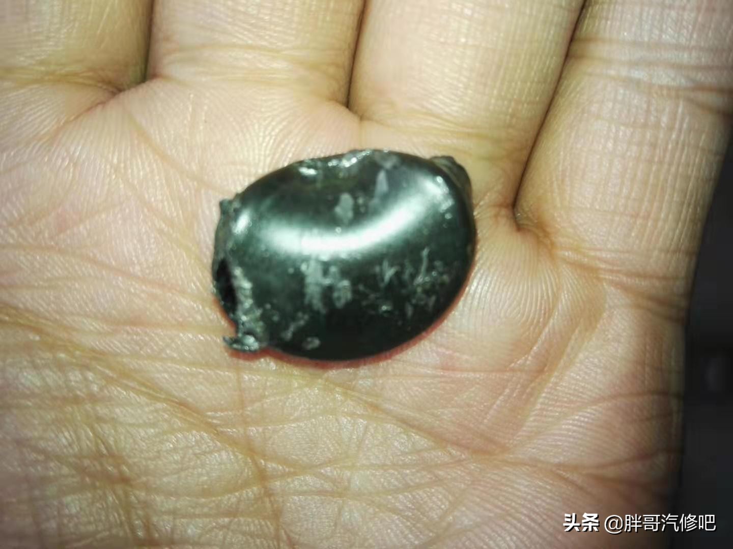 五菱宏光1.2机油少咋回事啊,五菱宏光1.2发动机机油孔在哪里