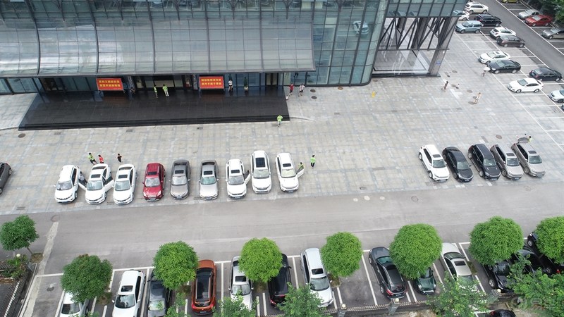 游山玩水老有所乐,和朋友一起游山玩水