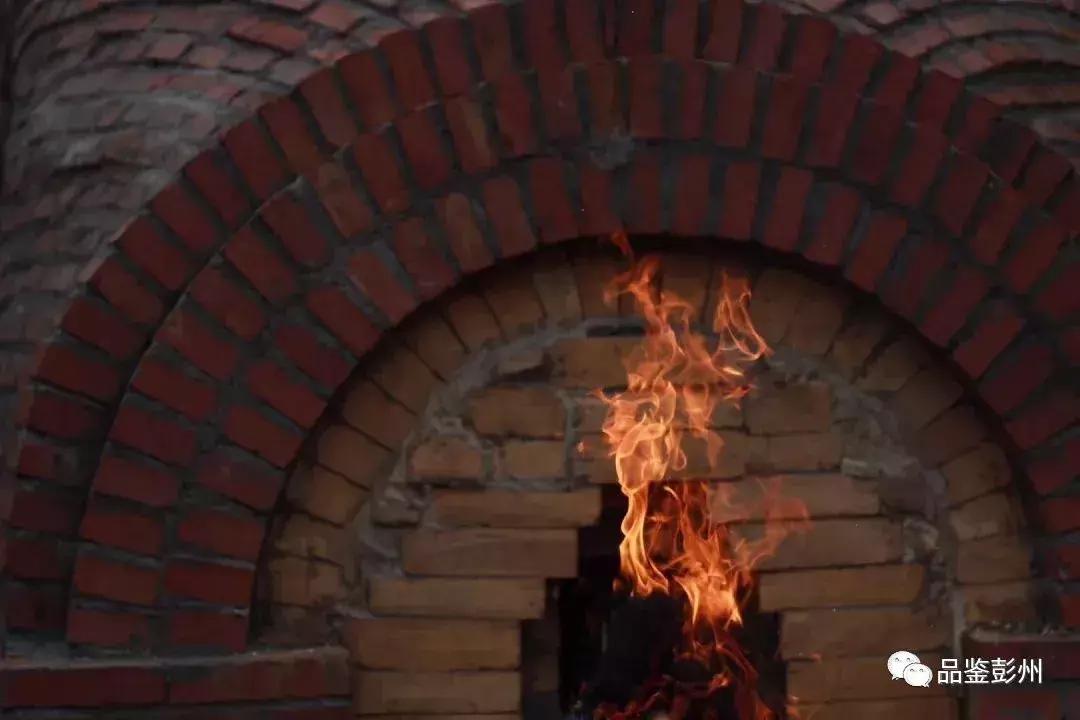 走遍中国的“寻鞋哥”来了!这回居然换上“军乐造”