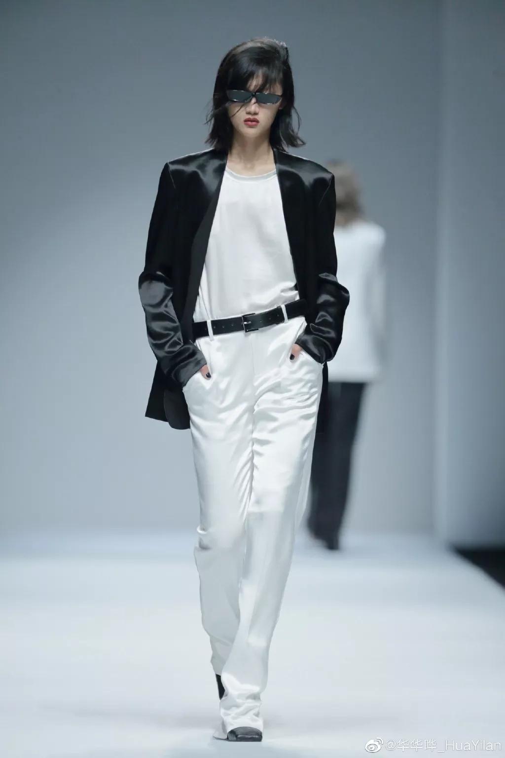 为Burberry拍摄广告，暴走四大时装周，冉冉升起的超模-华依澜