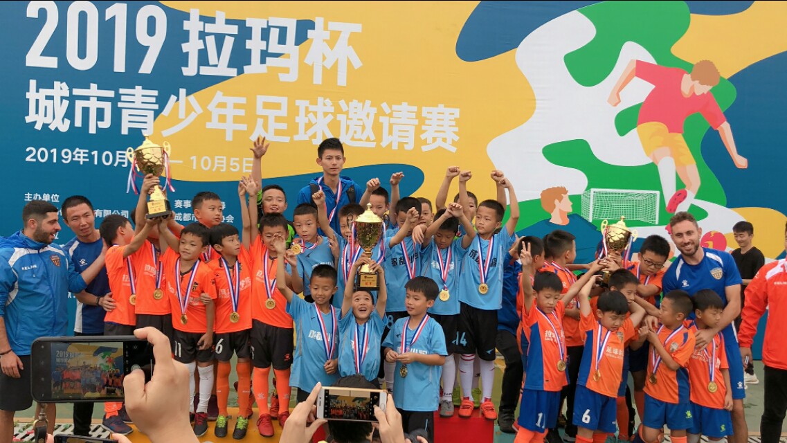 【*今条头日**】国庆有一支闪耀蓉城的娃娃战队，他们叫:成都小将！