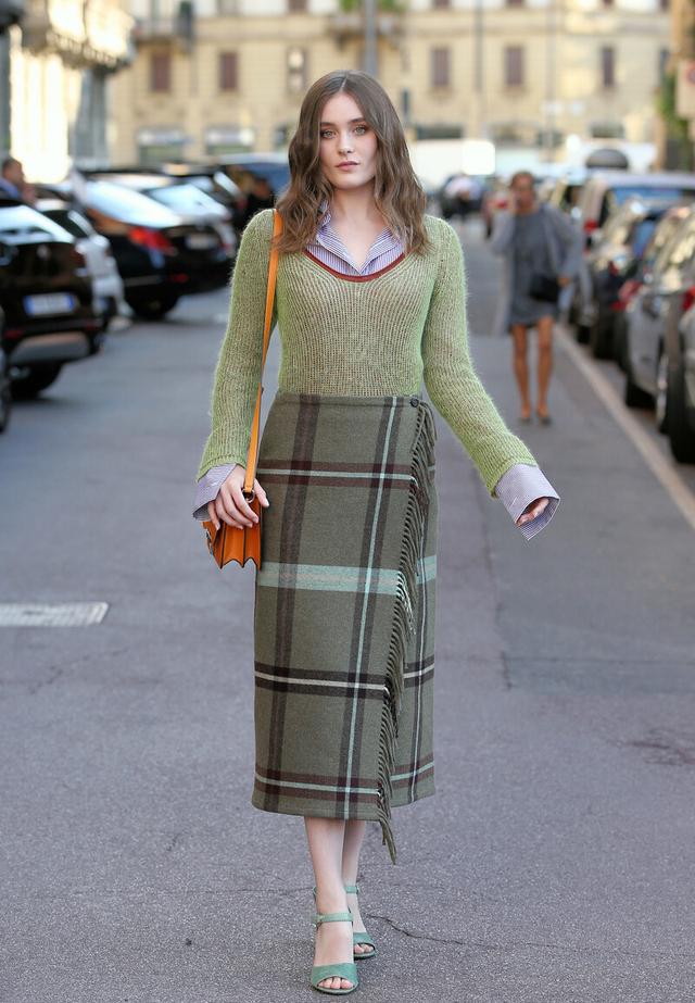 秋冬高腰毛呢裙怎么搭配,秋冬一定要试试这套毛呢裙穿搭