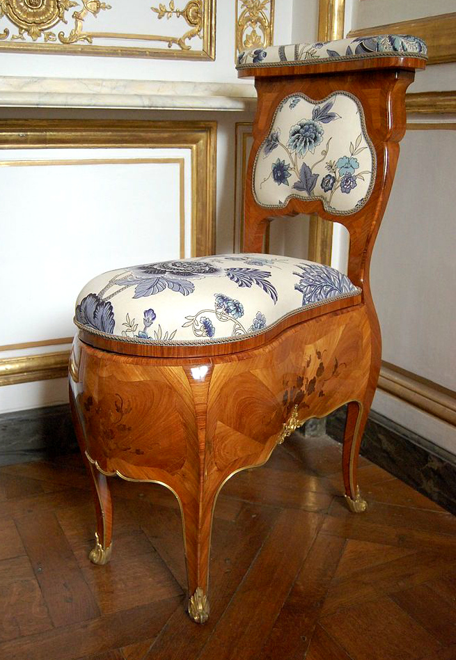 意大利厕所为什么有两个马桶,欧洲厕所为什么有2个马桶