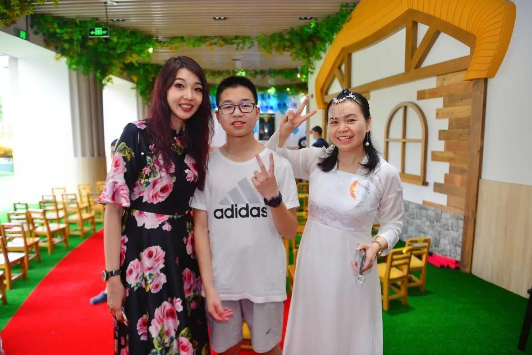 家长学子深情告白育文蒙特梭利幼儿园：最合适时间遇到最好的育文