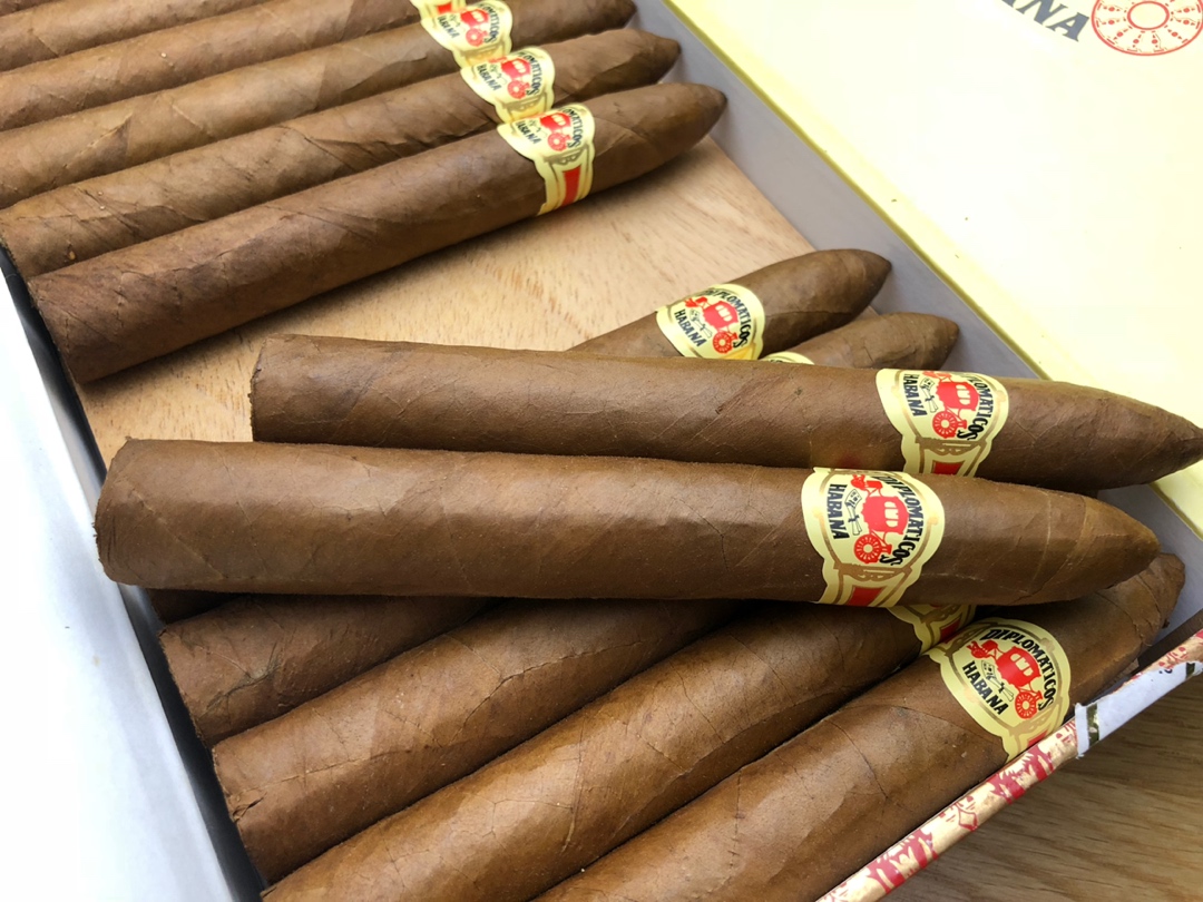 新年将至，别买光买瓜子了！来几盒25根的雪茄，你家备齐了吗