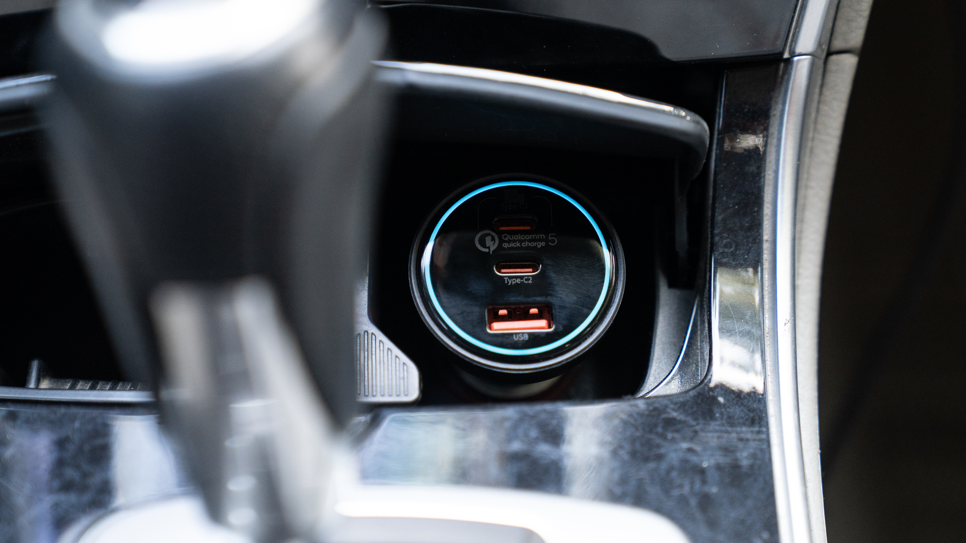 汽车人，出发！车生活补给利器，倍思160WQC5认证车载充电器分享