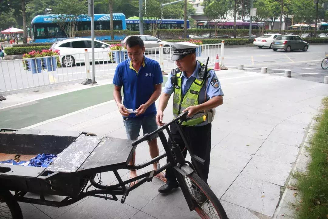 交警查扣的怪异电瓶车,交警查扣的怪异电动车